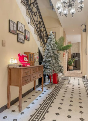 Luxury 5 bedroom townhouse in the city centre